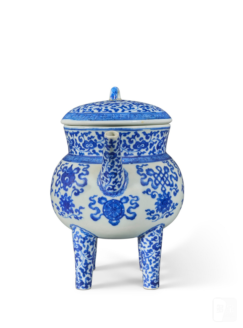 VERSEUSE TÉTRAPODE COUVERTE EN PORCELAINE BLEU BLANC À DÉCOR DES EMBLÈMES DU BAJIXIANG, HE  CHINE, DYNASTIE QING, XIXE SIÈCLE - 图3